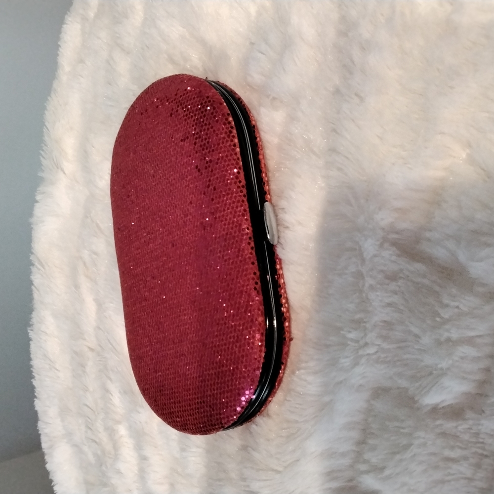 Travel manicure set in pink sequin case